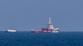 Tàu chở viện trợ đầu tiên đã cập bến Gaza