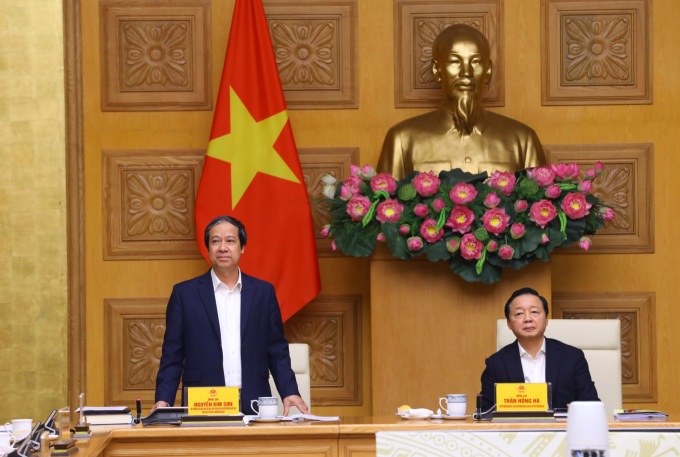 Phó thủ tướng Trần Hồng Hà và Bộ trưởng Nguyễn Kim Sơn tại  phiên họp Hội đồng Quốc gia Giáo dục và Phát triển nhân lực, tại Hà Nội, ngày 14/11. Ảnh: VGP