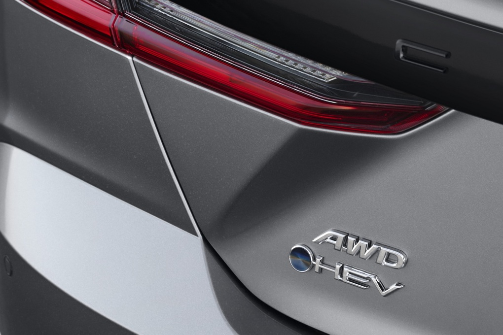 Toyota thay đổi dấu hiệu nhận biết xe hybrid, bỏ logo quầng xanh - 2