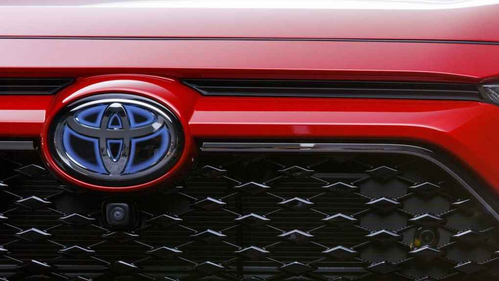 Toyota thay đổi dấu hiệu nhận biết xe hybrid, bỏ logo quầng xanh - 1