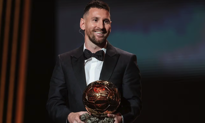 Messi giành Quả Bóng Vàng thứ tám của anh trong lễ trao giải năm 2023 tại Paris. Ảnh: AFP