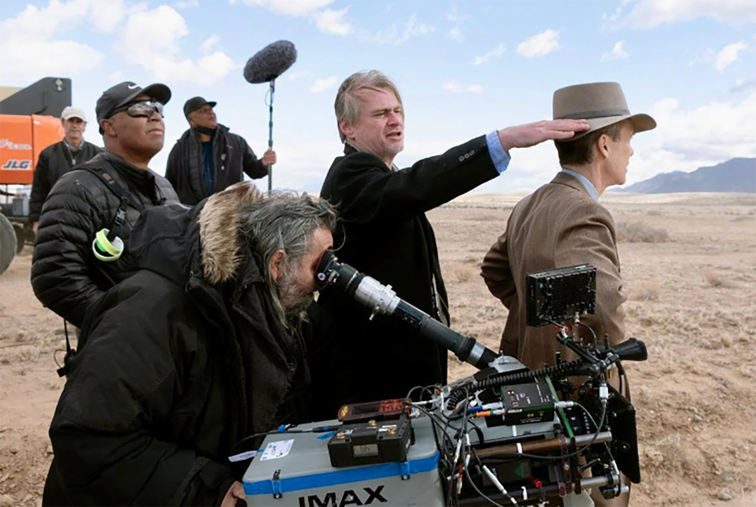 Christopher Nolan nhận 100 triệu USD từ phim 'Oppenheimer' sau khi đoạt Oscar- Ảnh 2.