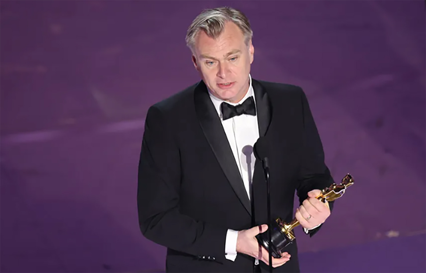 Christopher Nolan nhận 100 triệu USD từ phim 'Oppenheimer' sau khi đoạt Oscar- Ảnh 1.