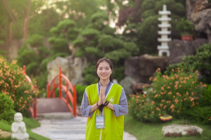 Thu Thảo, 21 tuổi tham dự khóa tu kỳ 14 tại chùa Diên Quang, tỉnh Bắc Ninh, cuối tháng 9/2023. Ảnh: Nhân vật cung cấp