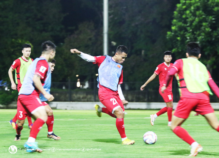 Đội tuyển Việt Nam trong buổi tập chuẩn bị bước vào trận đấu với Indonesia - Ảnh: VFF